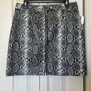 NWOT A-Line Snakeskin print mini skirt